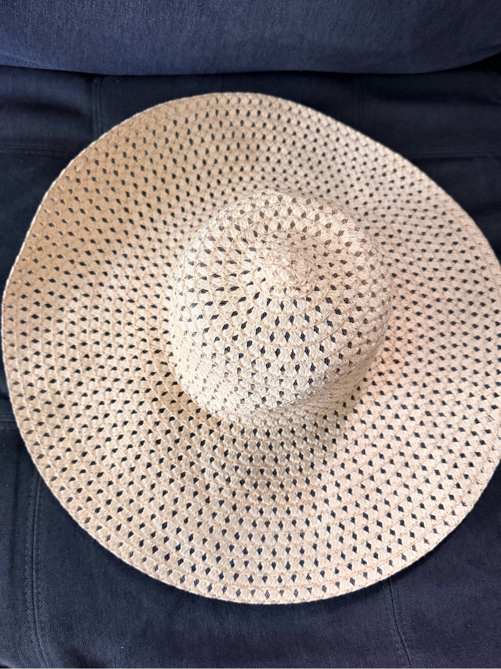 Open-Weave Wide Brim Sun Hat in Natural Straw - Picture 4 of 4